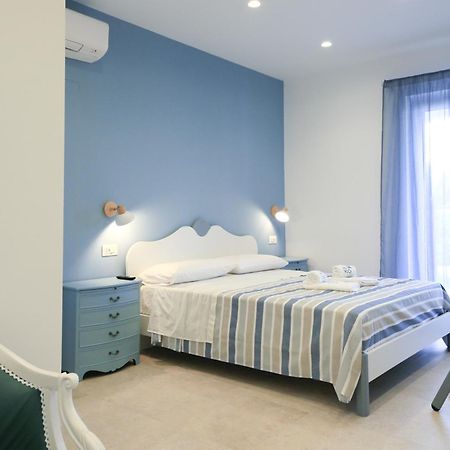 Villa Del Gaudio Rooms & Apartments Кастелламмаре-ди-Стабия Экстерьер фото