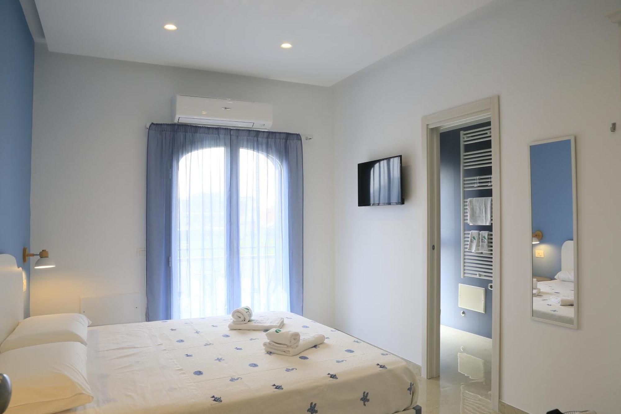 Villa Del Gaudio Rooms & Apartments Кастелламмаре-ди-Стабия Экстерьер фото
