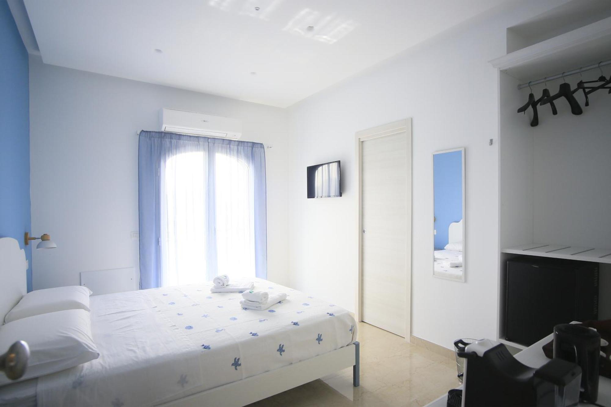 Villa Del Gaudio Rooms & Apartments Кастелламмаре-ди-Стабия Экстерьер фото