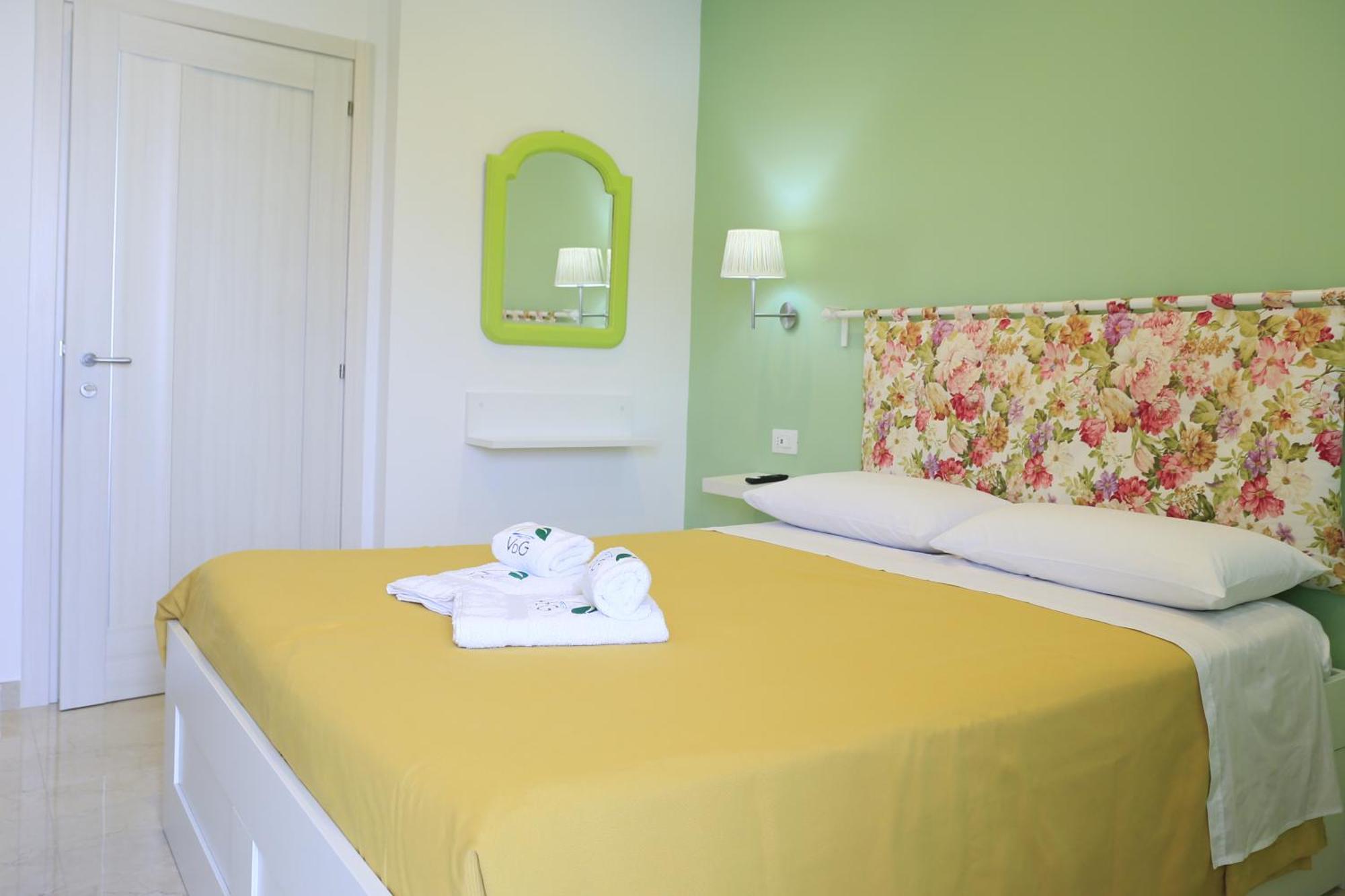 Villa Del Gaudio Rooms & Apartments Кастелламмаре-ди-Стабия Экстерьер фото