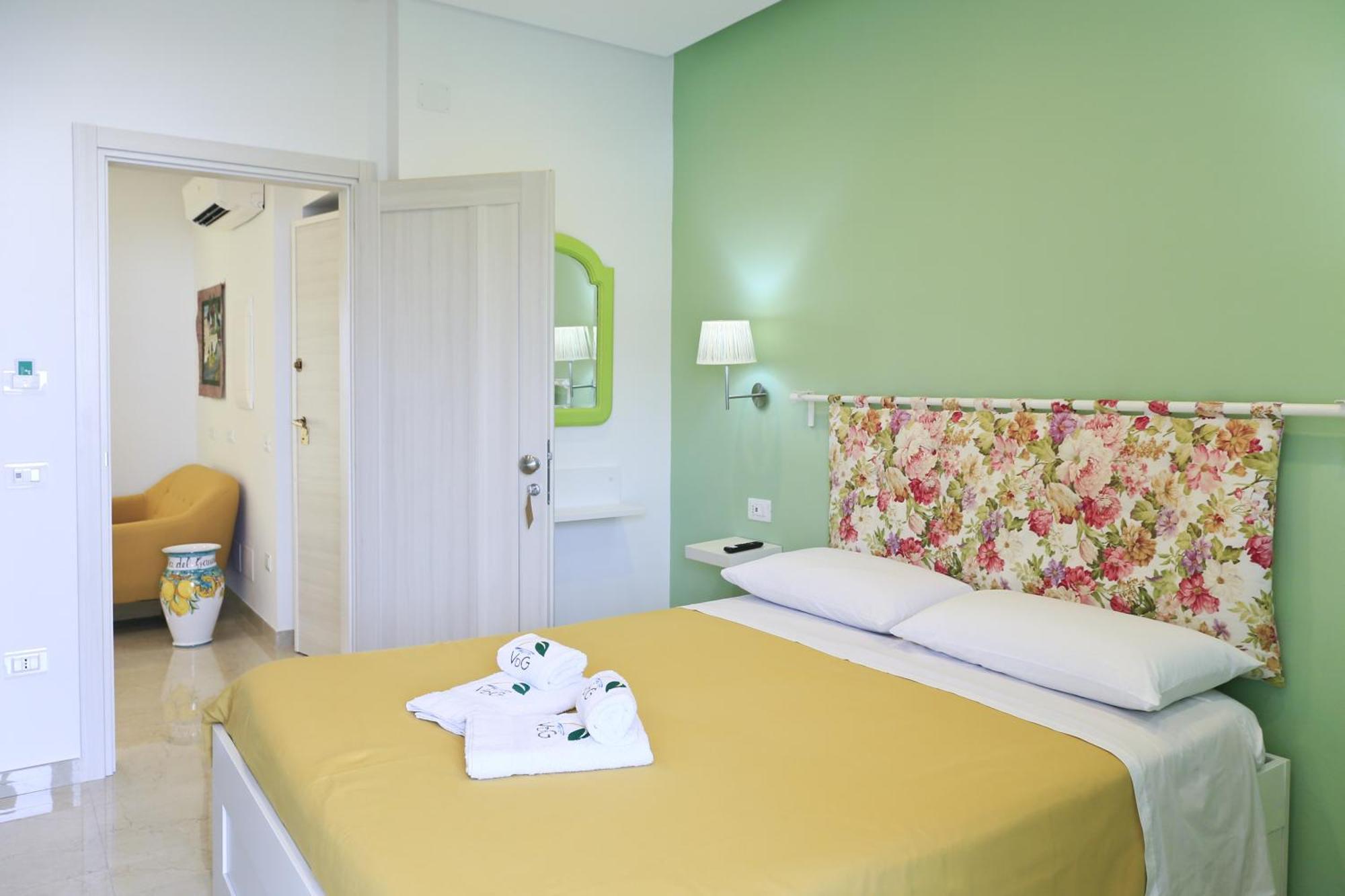 Villa Del Gaudio Rooms & Apartments Кастелламмаре-ди-Стабия Экстерьер фото