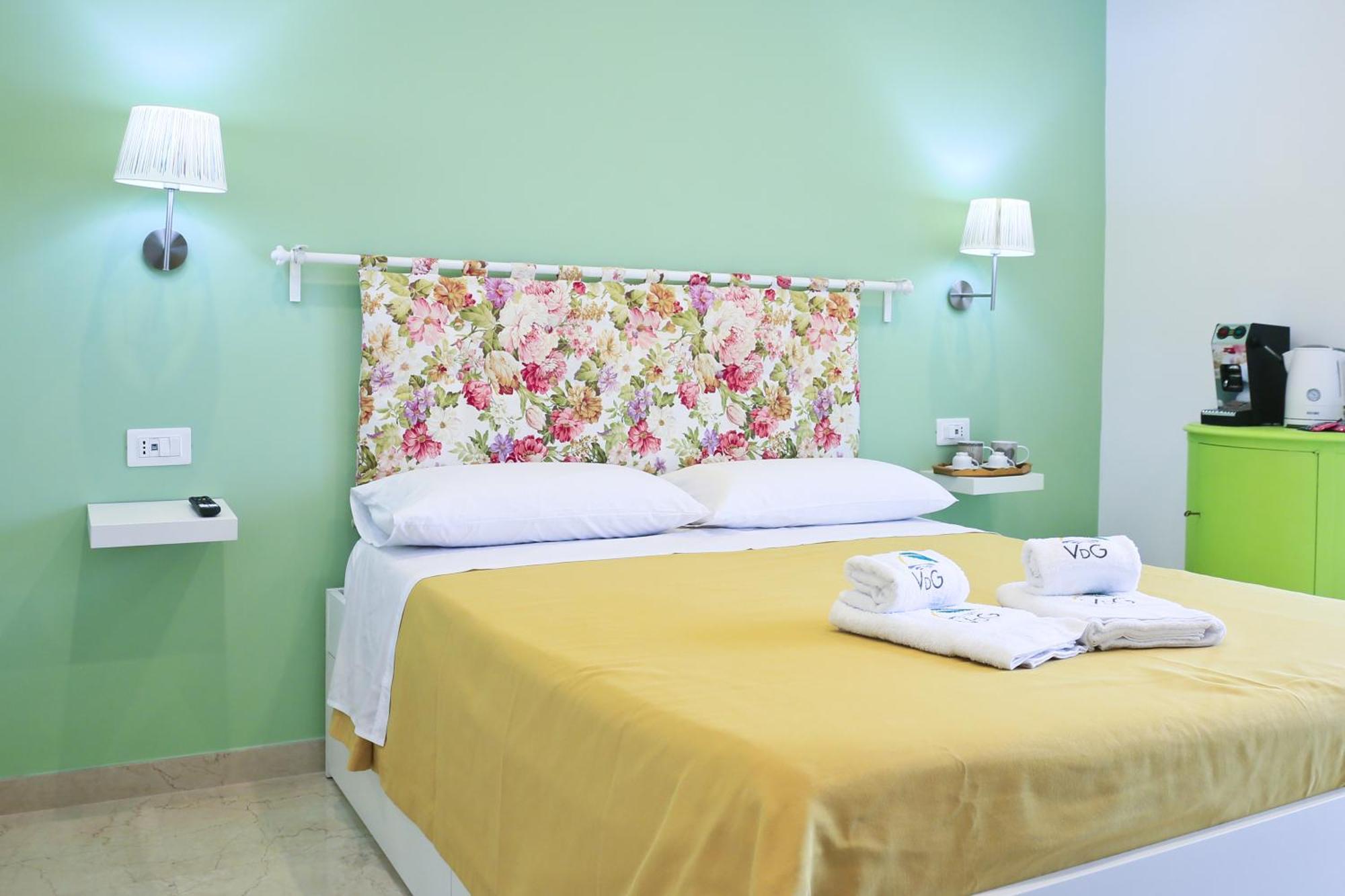 Villa Del Gaudio Rooms & Apartments Кастелламмаре-ди-Стабия Экстерьер фото